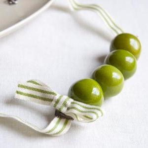 Resin Necklace - Green Resin Beads And Bow - Resin..